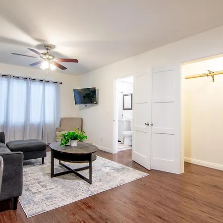 Charming 1-Bedroom Near Beverly Hills & Pico Dining